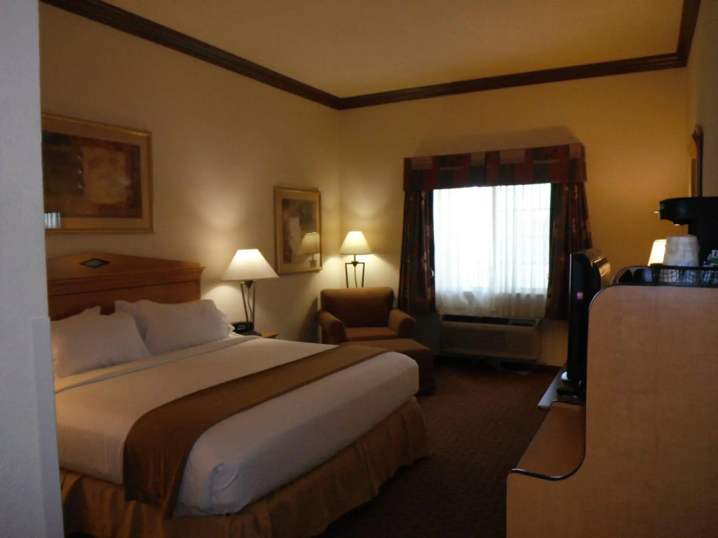 Holiday Inn Express & Suites Glenpool by IHG