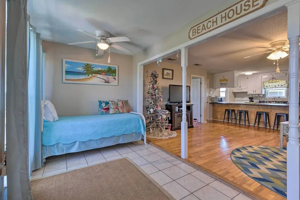 Lovely Dauphin Island Cottage w/ Deck & Gulf Views