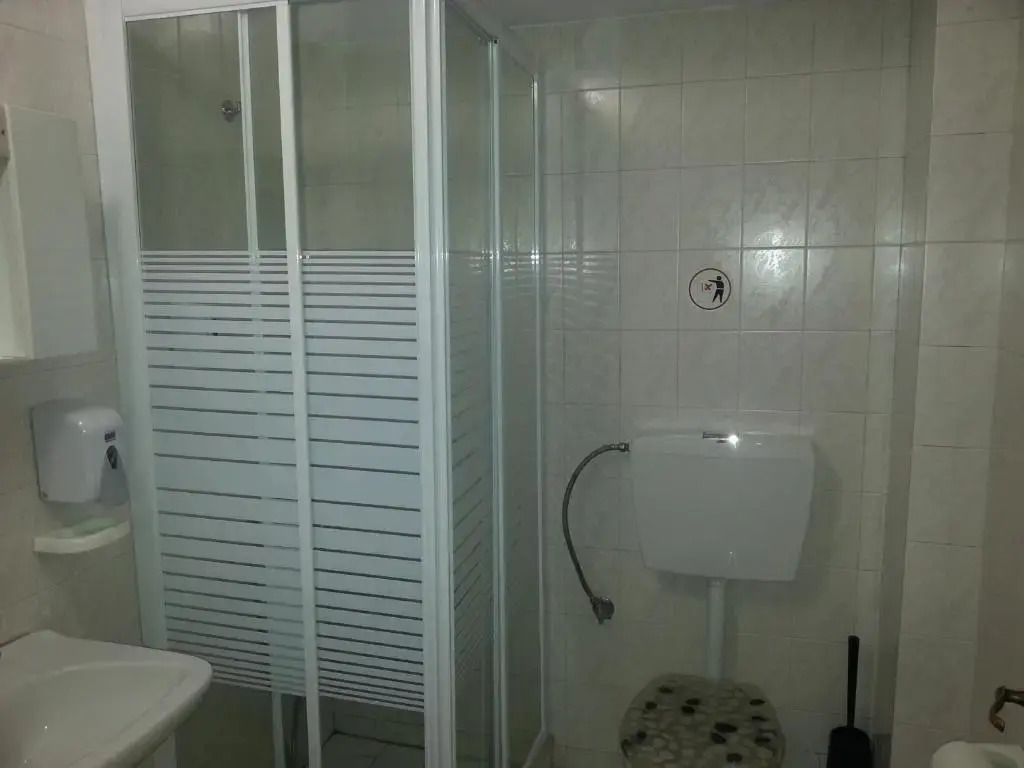 Alexandros Hotel