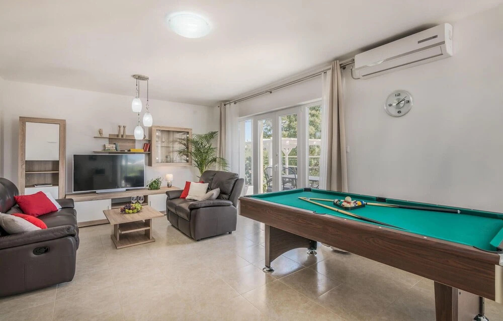 Beautiful Home in Kras With Wifi and 3 Bedrooms