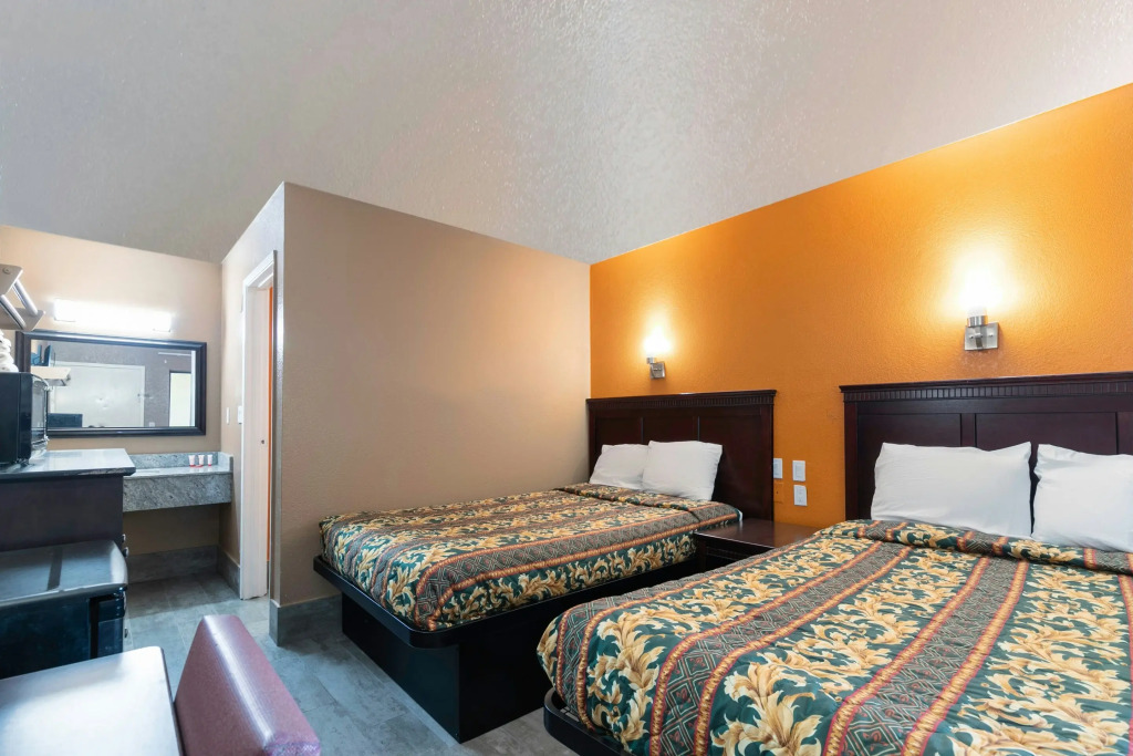 OYO Hotel Lake Charles Hwy 10
