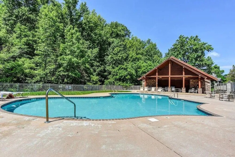 Pure Country - 3 Br cabin by RedAwning