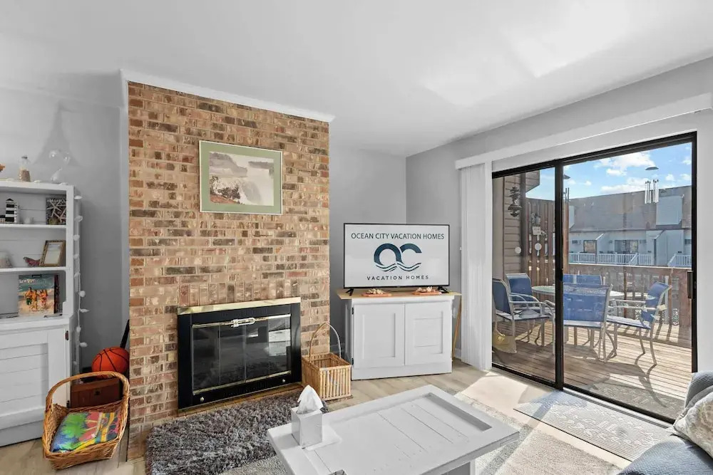 Rustic Harbor I Canal-front 3BR Condo, Private Deck & Fenced Yard
