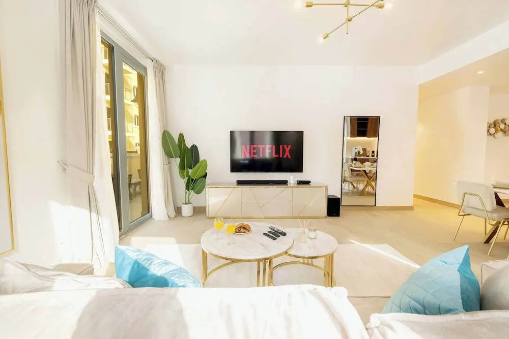 LUX  The La Mer by The Sea Suite 4