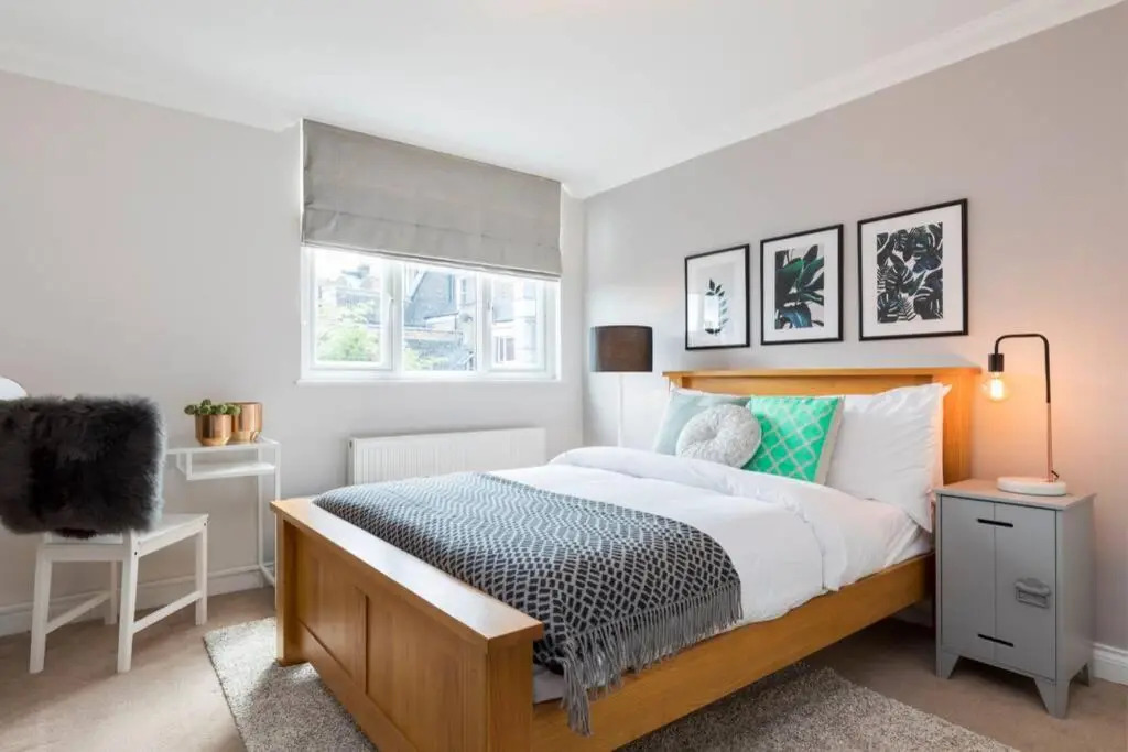 Amazing 4 Bed House wParking 2min walk to Station