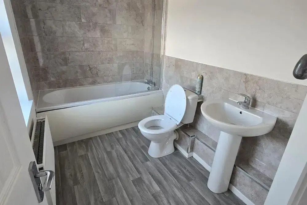 Spacious Central Home - Sleeps 7, Garden & Parking