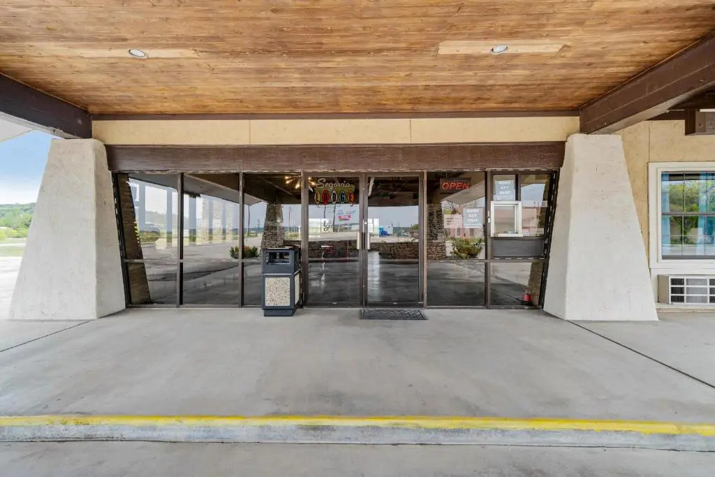 Segovia Lodge Junction TX I -10
