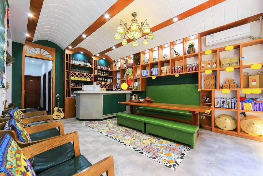 Edinburgh Hostel - Coffee bar - Western breakfast -Travel expert -Good location-English reception-Ticket service-Tourism planing-Laundry-Camara-Drone gopro