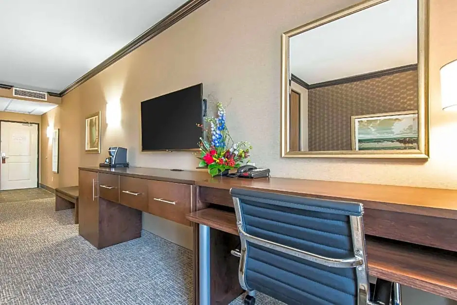 The Heritage Inn & Suites an Ascend Hotel Collection Member