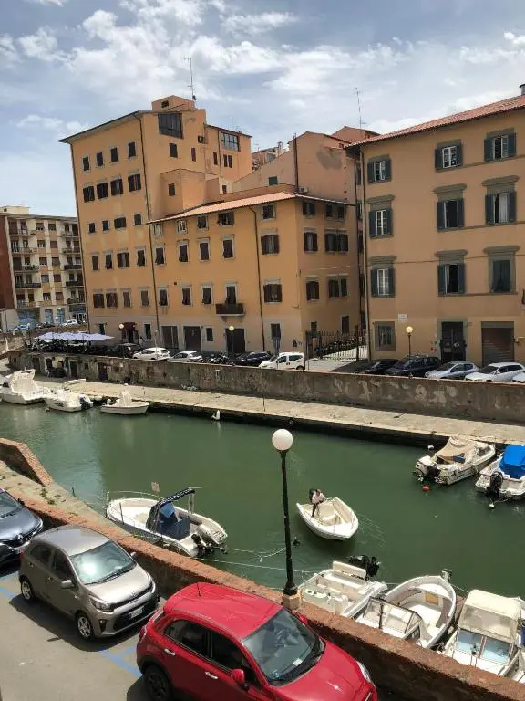 Renovated apartment with 3 bedrooms in an historic palazzo between port and old town
