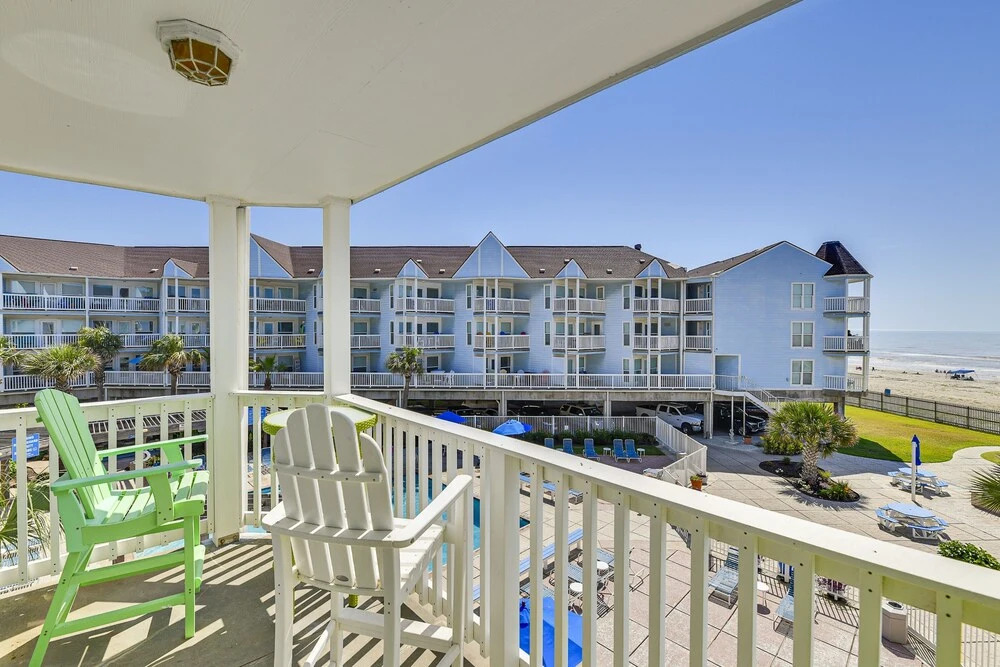 Seascape 1214 Studio Bedroom Condo by RedAwning