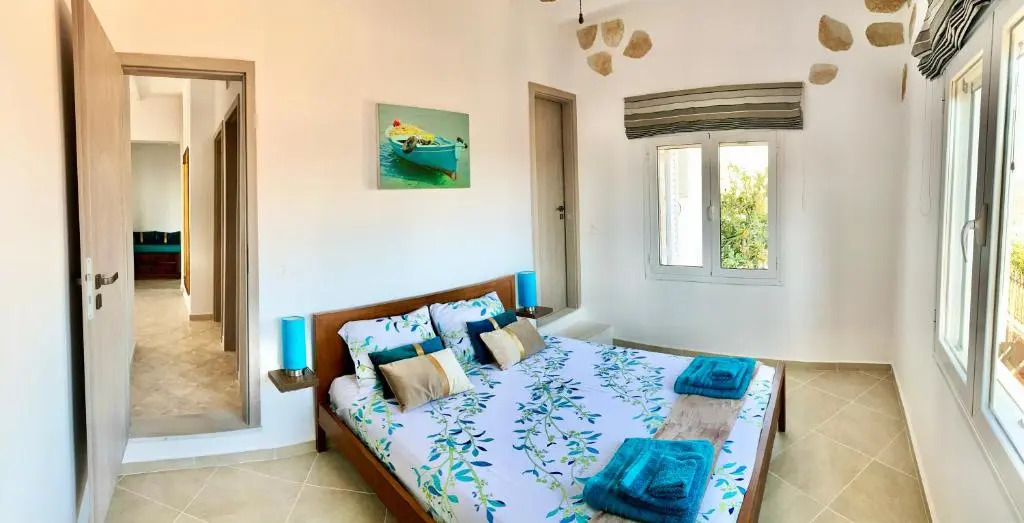 Sea view 4 bedrooms, 3 bathrooms Cottage