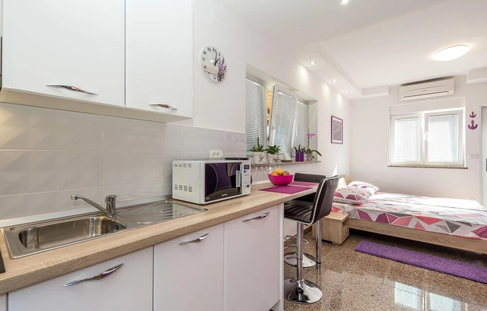 Beautiful Apartment in Rukavac With Wifi