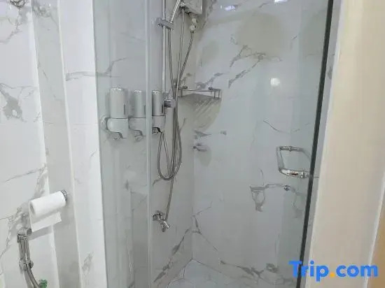 Scandinavian 1BR Condo w/ Free Parking – Trees Residences, Fairview Quezon City
