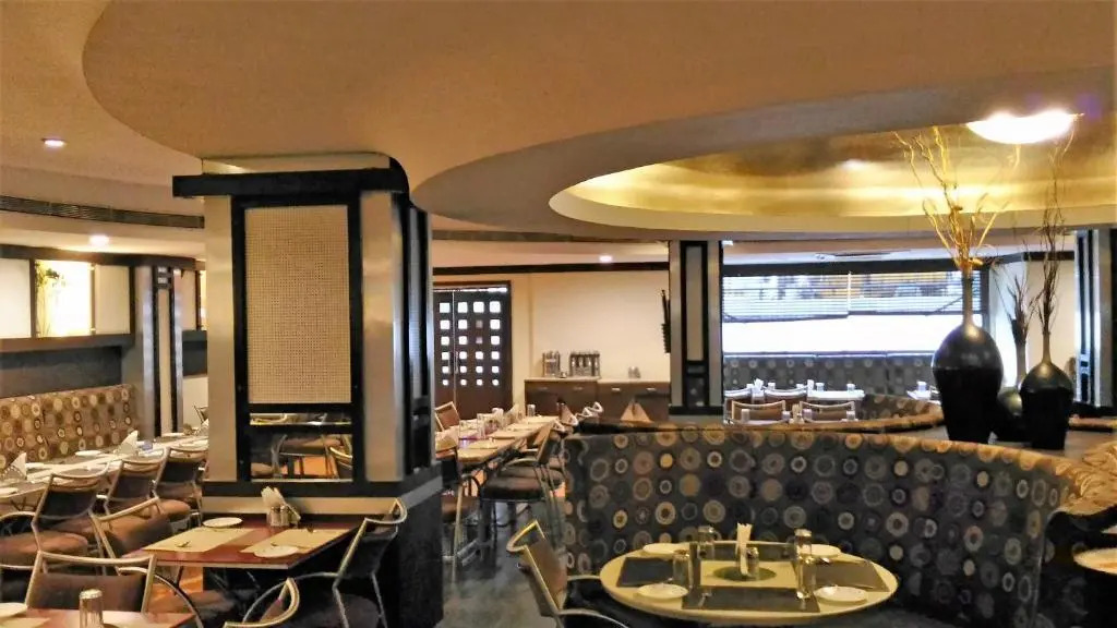 Taj Tristar