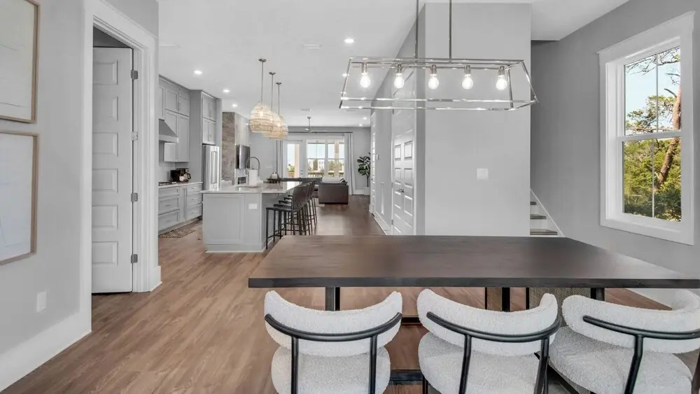 Rooftop Observation Deck; Luxury 4-bedroom Home for 10; Perfect Location