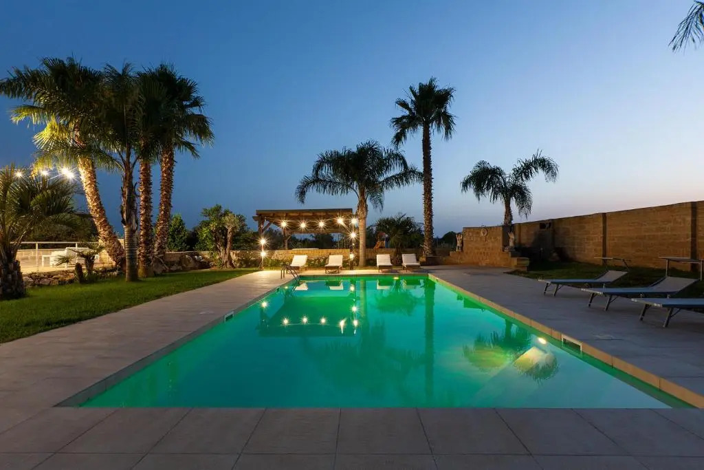 Villa piscina 5 camere 5 bagni spiaggia Ionio m780