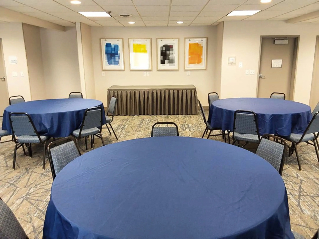 Holiday Inn Express Hotel & Suites Antigo by IHG