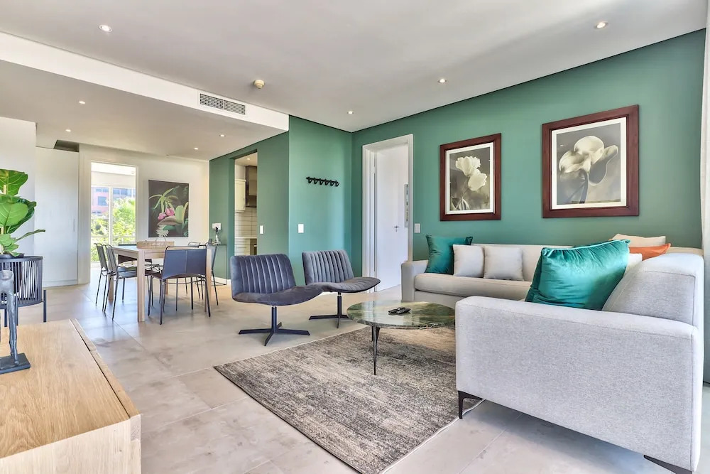 Luxury Three Bedroom Apartment - Fully Furnished and Equipped