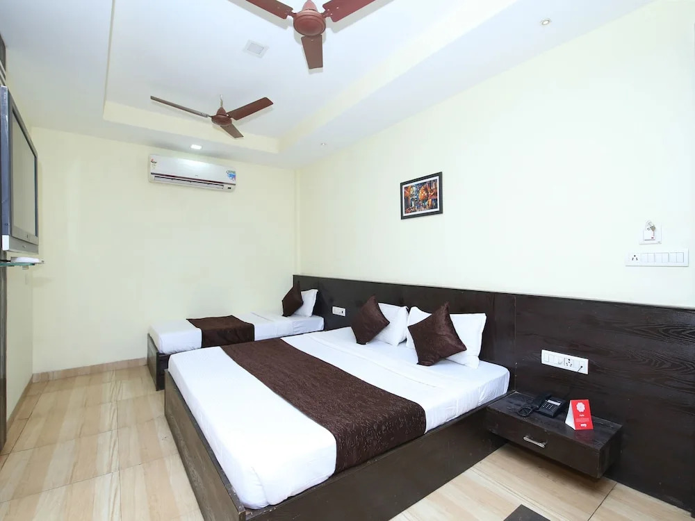 OYO 2155 Hotel Wardhman