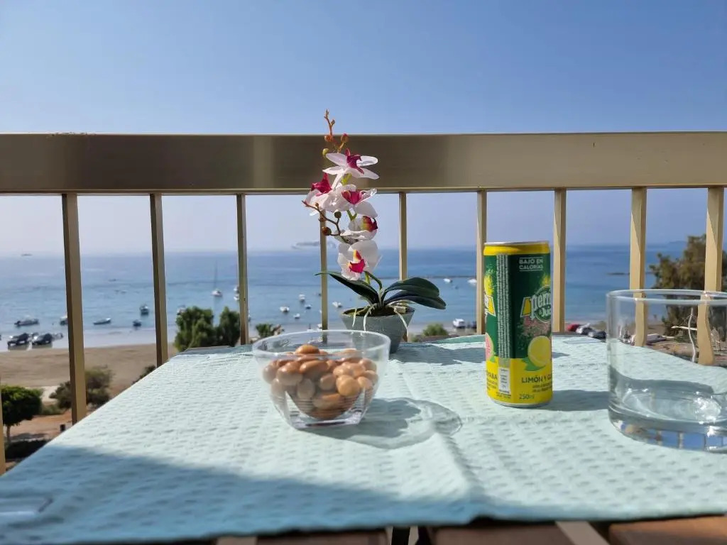 Super Modern Beachfront 1 bedroom - sleeps 4