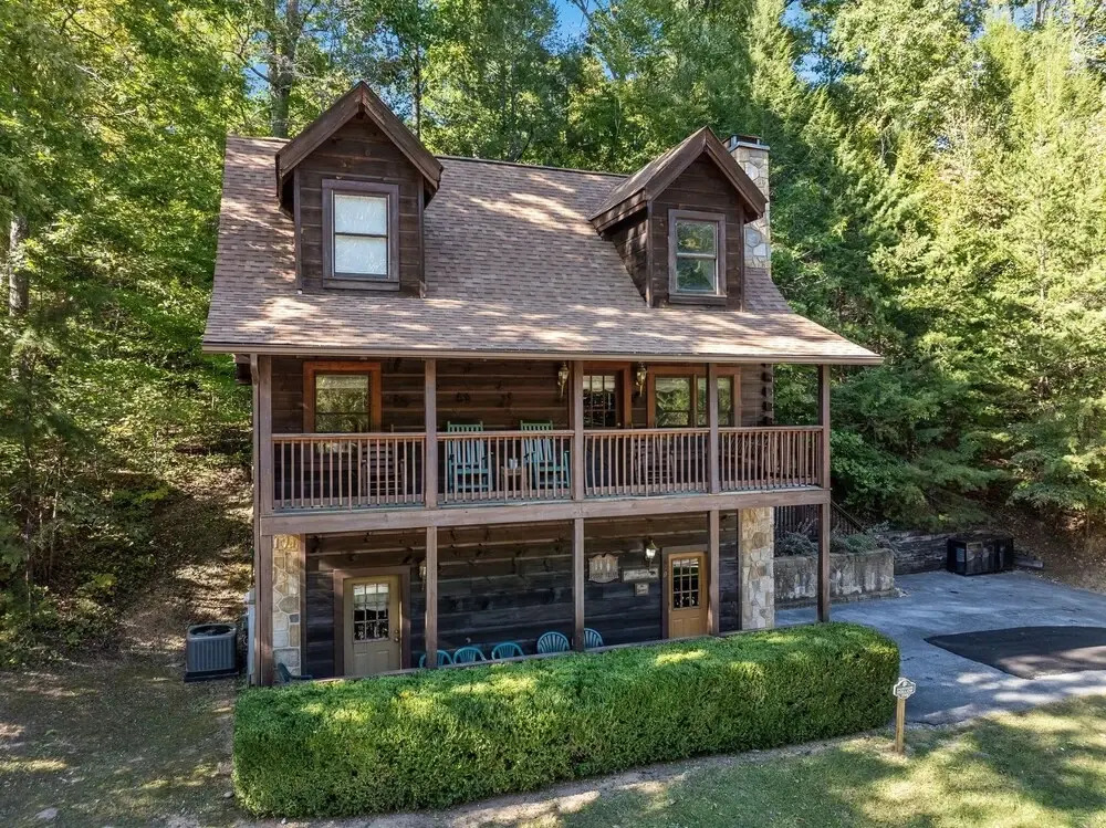 Er299 - Possum Hollow 4 Bedroom Cabin by RedAwning