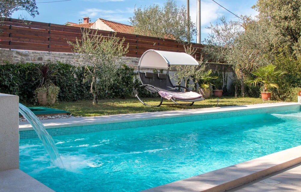 Stunning Home in Pula With Wifi and 5 Bedrooms