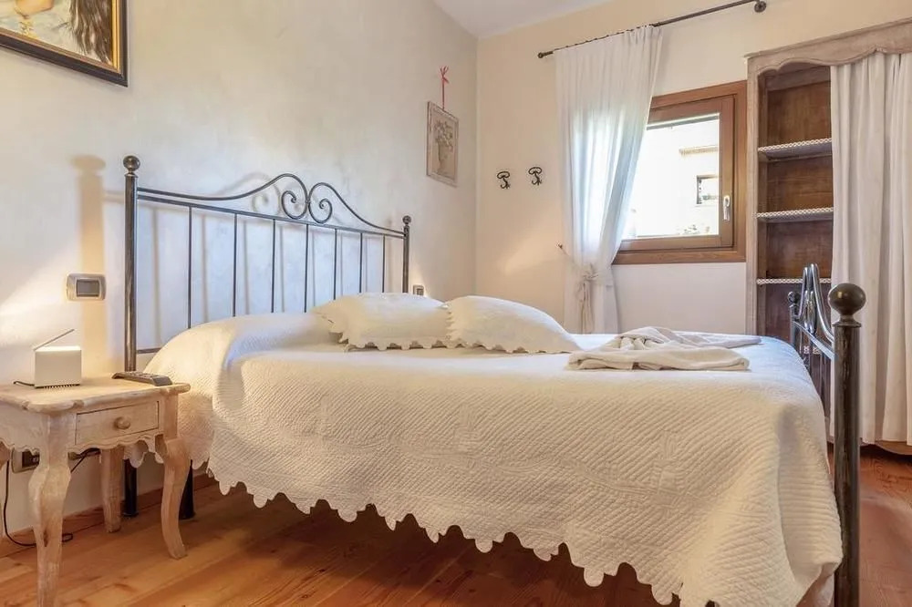 Alisee Bed  Breakfast