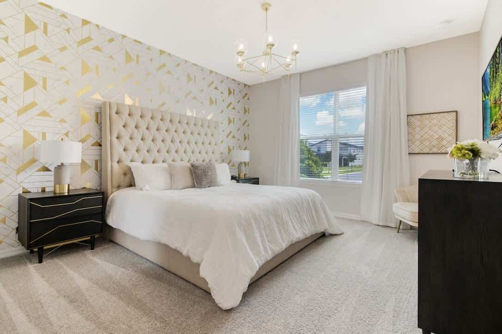 Upscale 9BR Stay With Pool and Themed Rooms