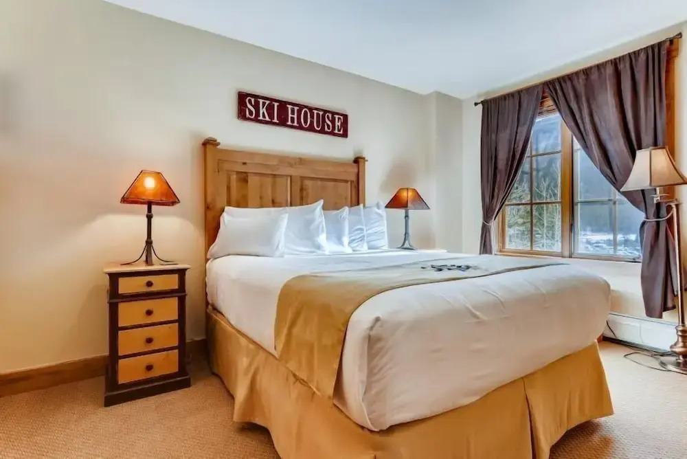2 Bedroom Colorado Vacation Rental Situated In River Run Village Steps From The Summit Express Gondola