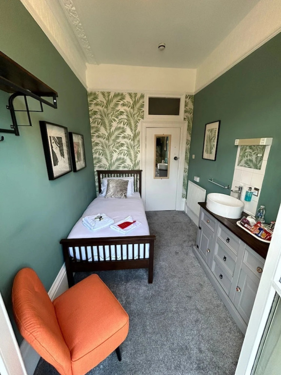 The Lyndhurst Guest house