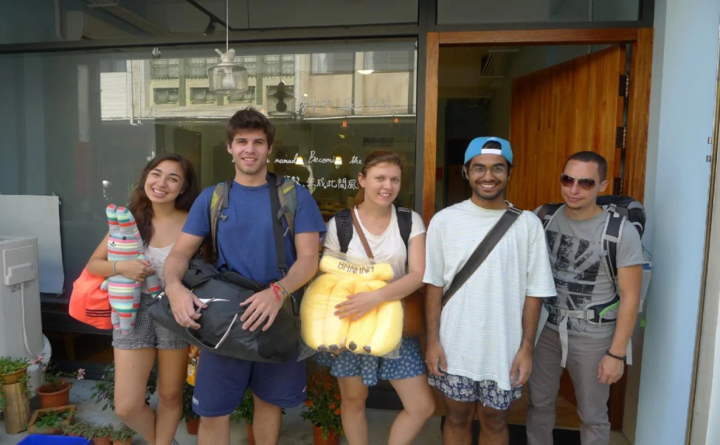 Center.Center Hostel