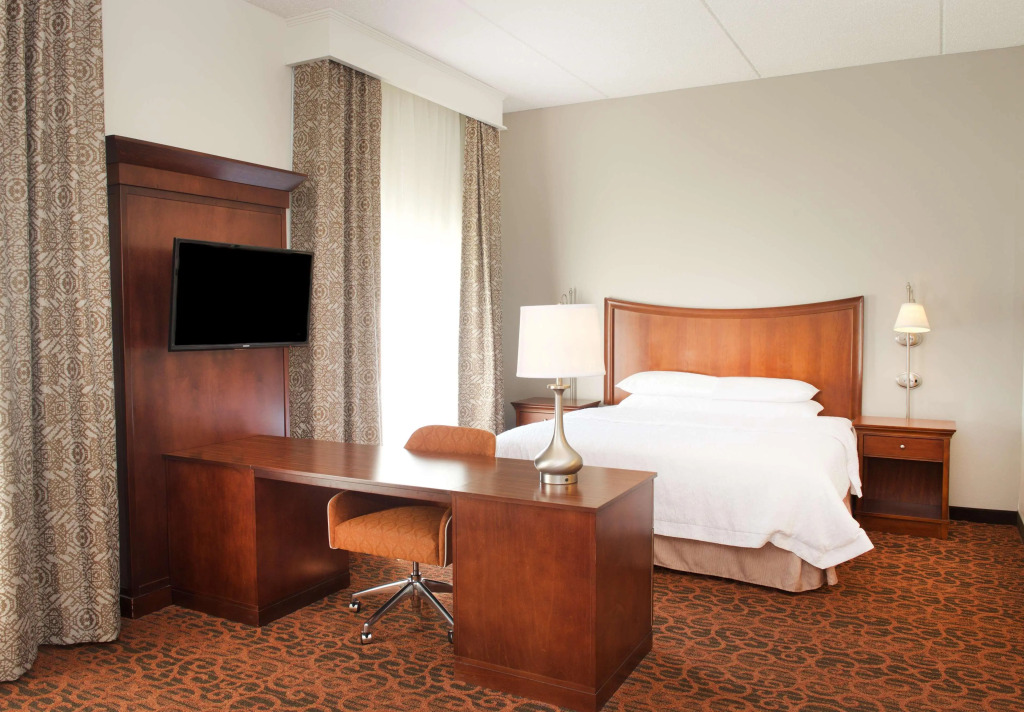 Hampton Inn & Suites Pittsburgh-Meadow Lands