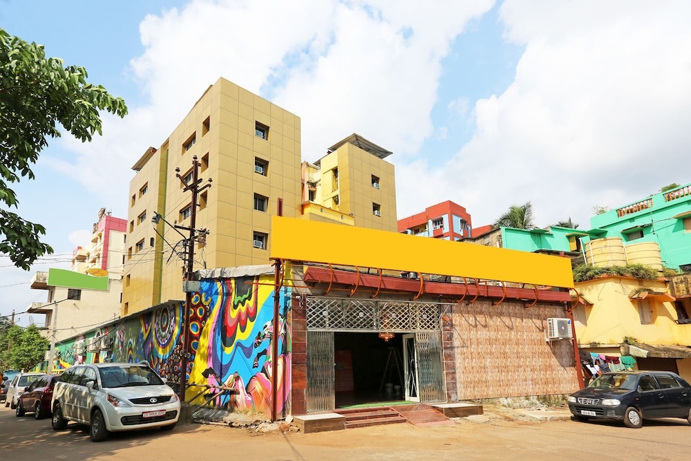 OYO 9855 Hotel Royal Suites