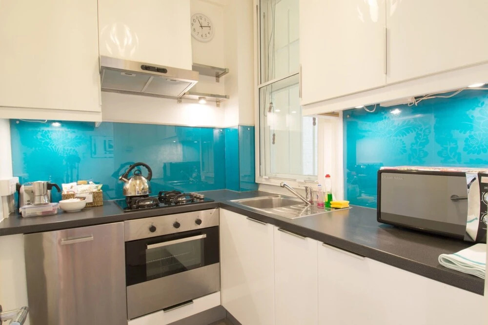 1 Bedroom Flat In Vibrant Earls Court