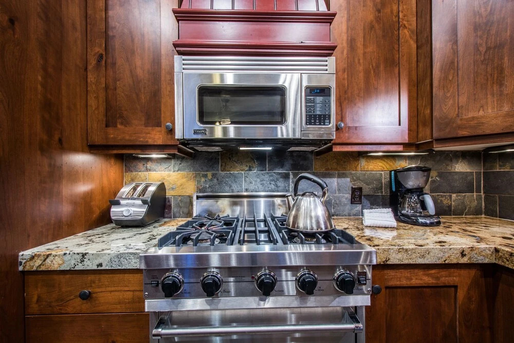Slopeside 4 bedroom Townhome by All Seasons Resort Lodging