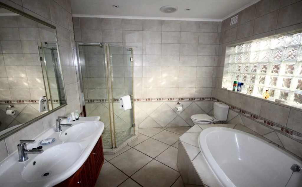 Whalesong Guest House