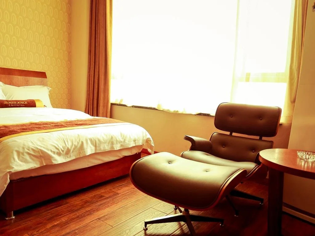 James Joyce Coffetel Hotel Chengdu Baicao Street Metro Station Branch