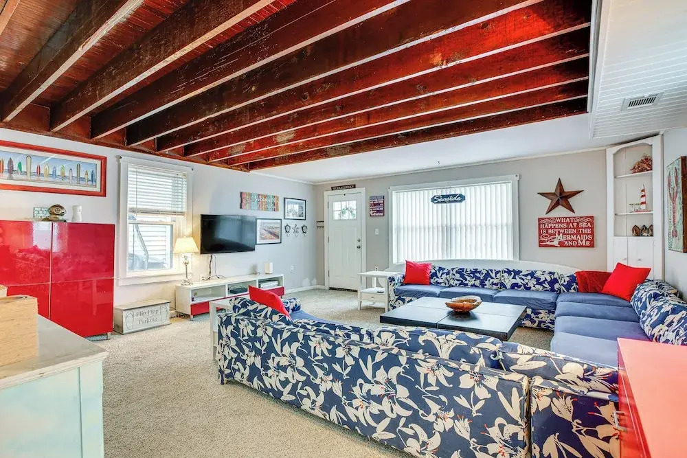 Wildwood Retreat w/ 2 Balconies: 5 Blocks to Beach