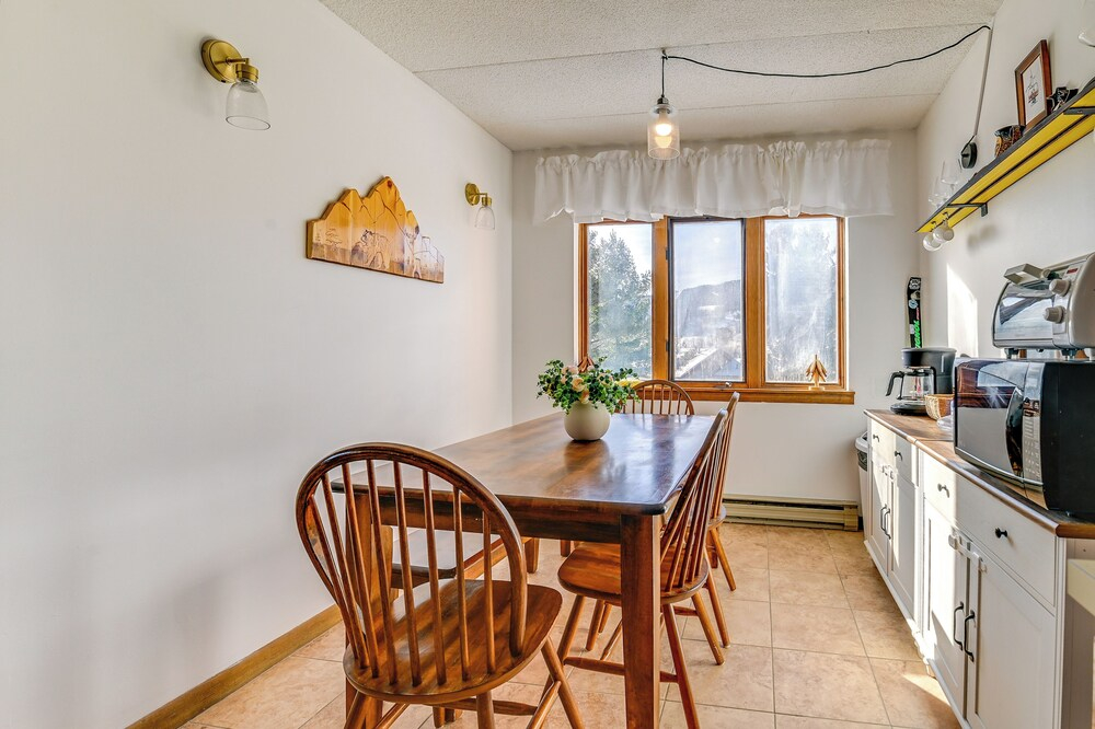'bearfoot Apres' Mtn-view Condo < 1 Mi to Mt Snow!