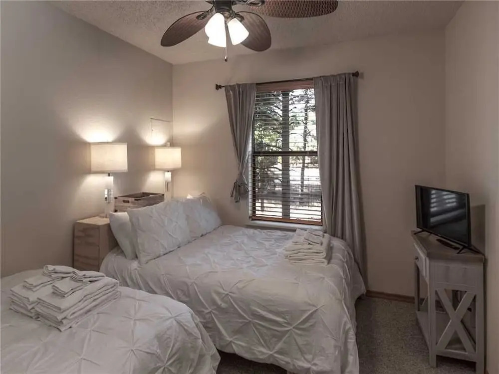 Wolves Den, 3 Bedrooms, Deck, Grill, Hot Tub, WiFi, Sleeps 6