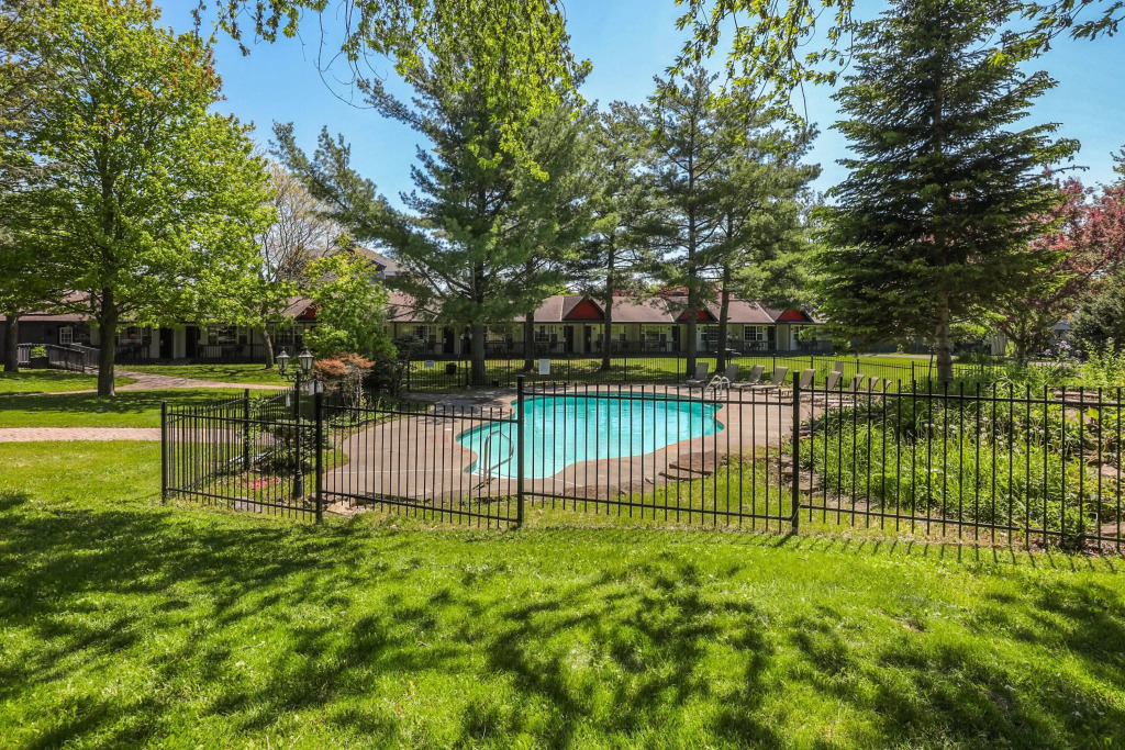 Super 8 by Wyndham Gananoque - Country Squire Resort