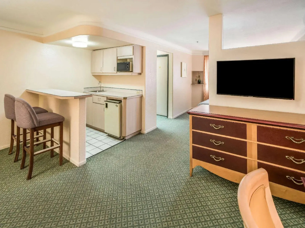 Fortune Hotel & Suites