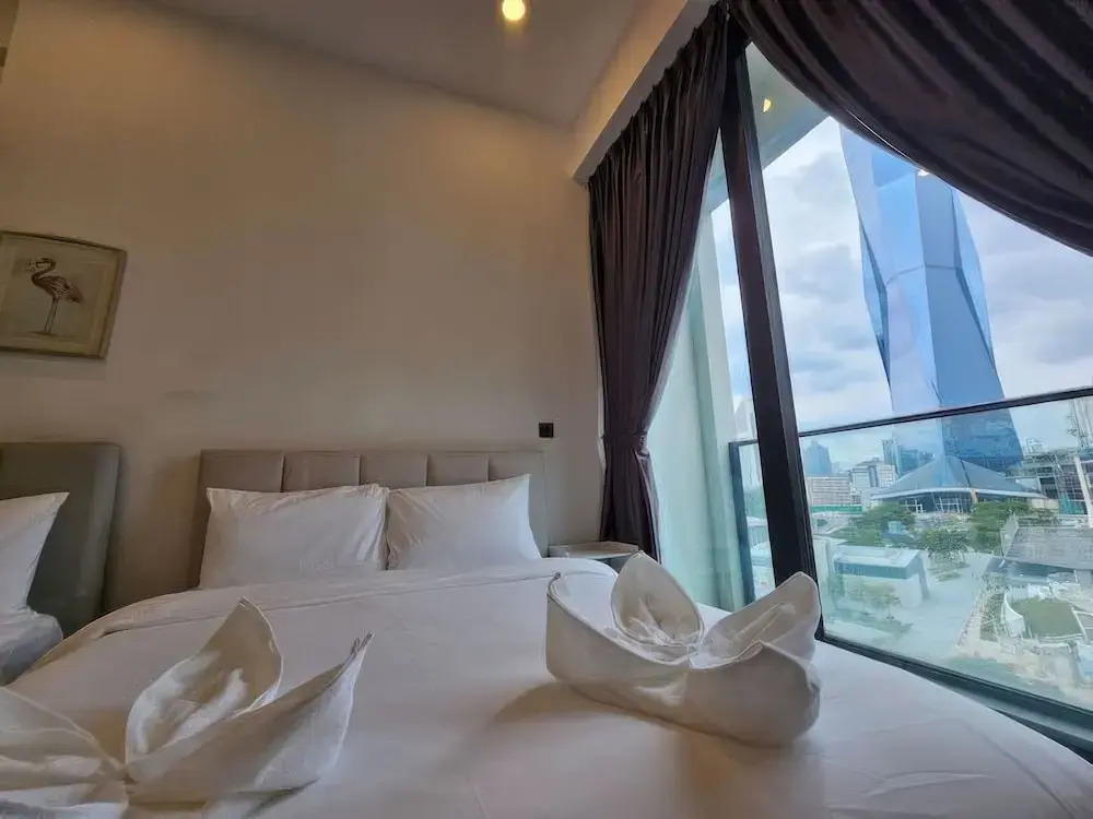 Opus KL Residences 1BR near TRX - Living Signature