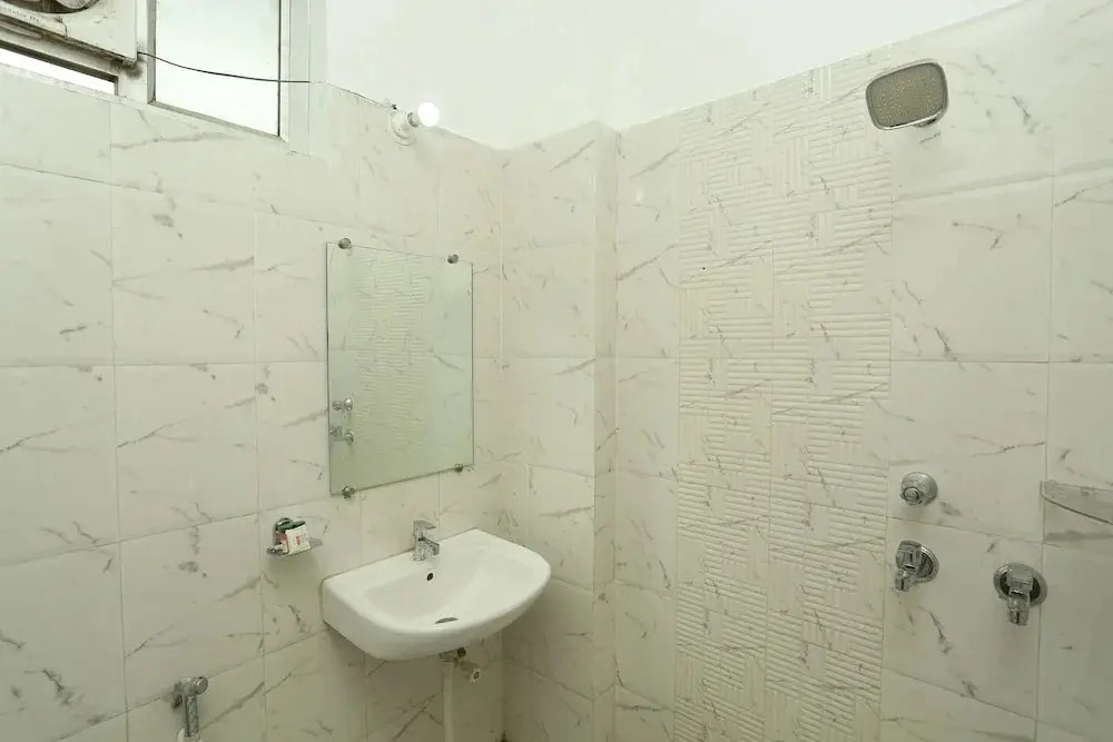 Vrindawan Galaxy by OYO Rooms