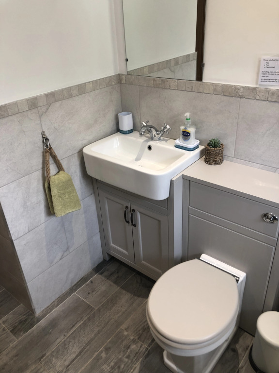 Valley Retreat - Peaceful Location, Walk to Beach, Parking