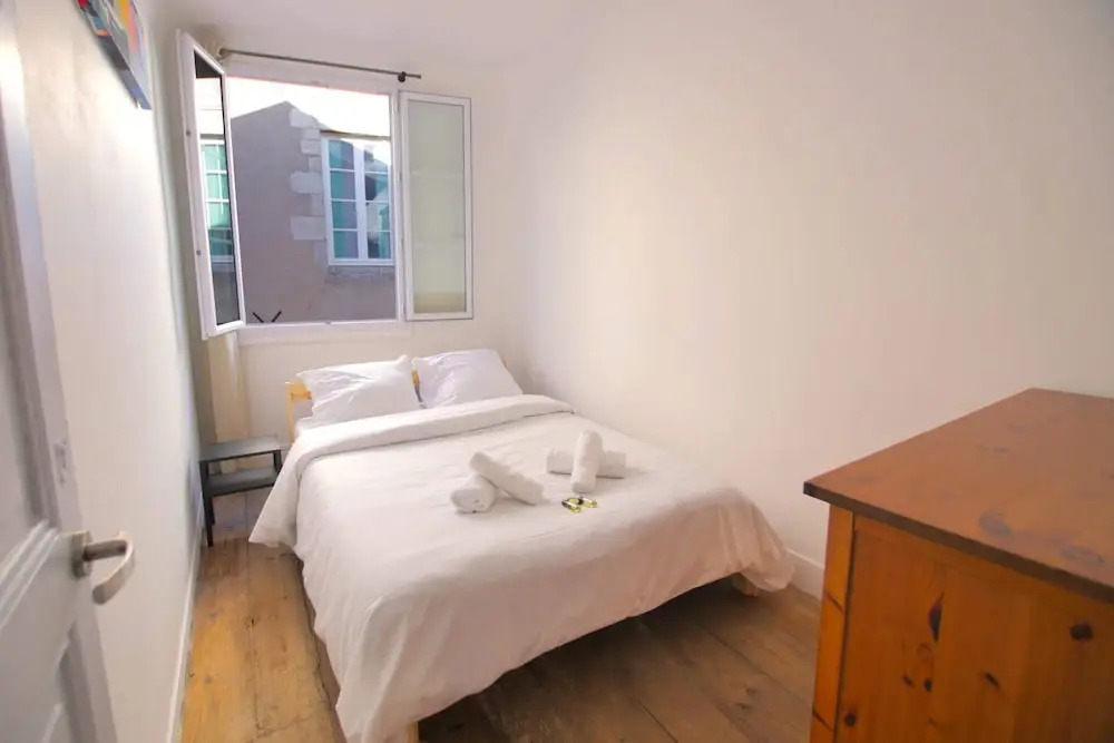Rustic Flat in the Heart of Bayonne