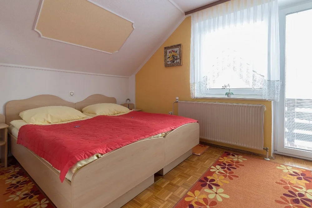 Rooms & Apartments Jana