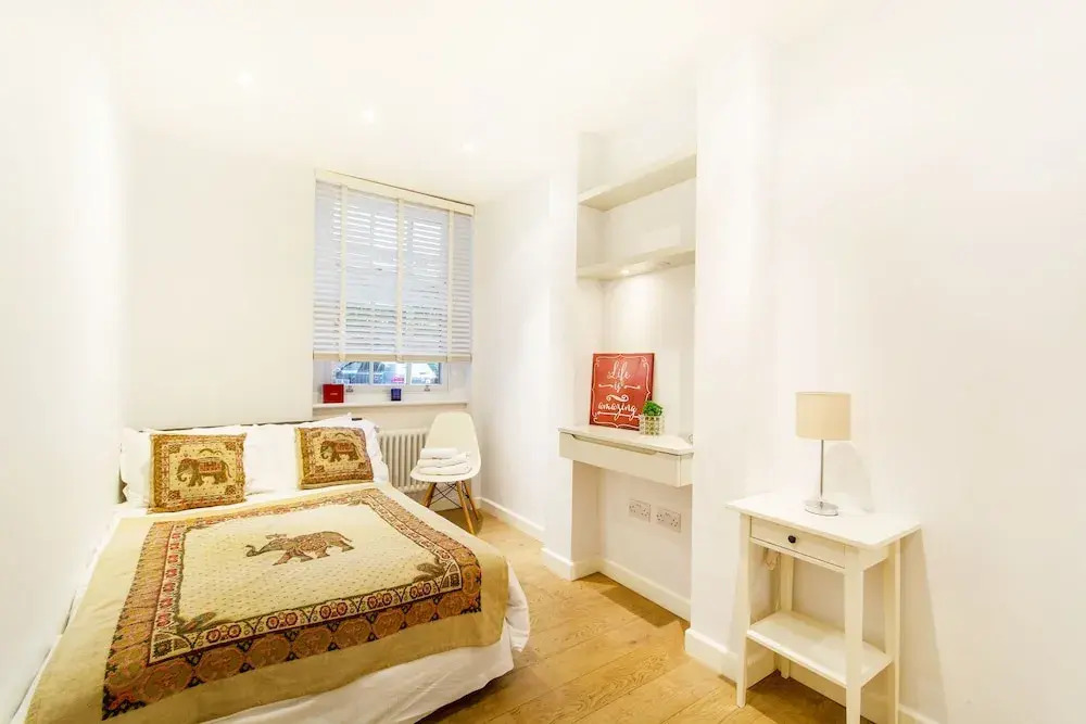 London Hideaway I