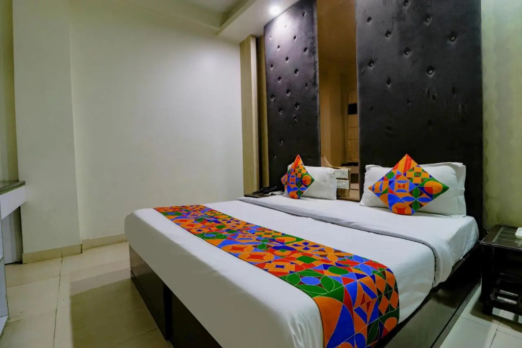 FabHotel Yug Villa